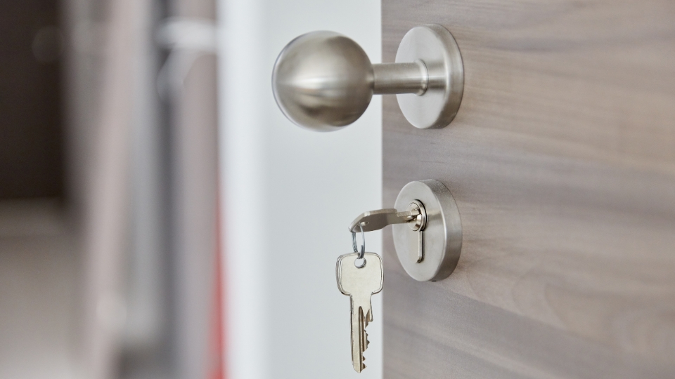 Digital Locks vs. Traditional Locks Which is Right for You