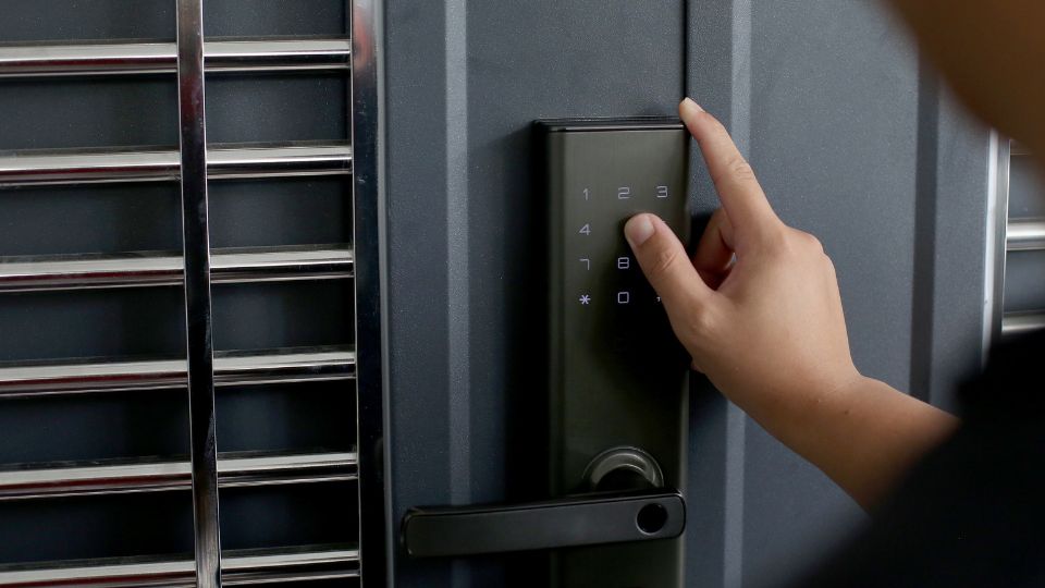 Pros and Cons Mechanical Door Locks vs Electronic Door Locks
