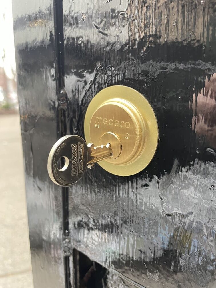 medeco cylinder lock install on gate